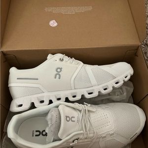 On Cloud Cloud 5 brand new shoes